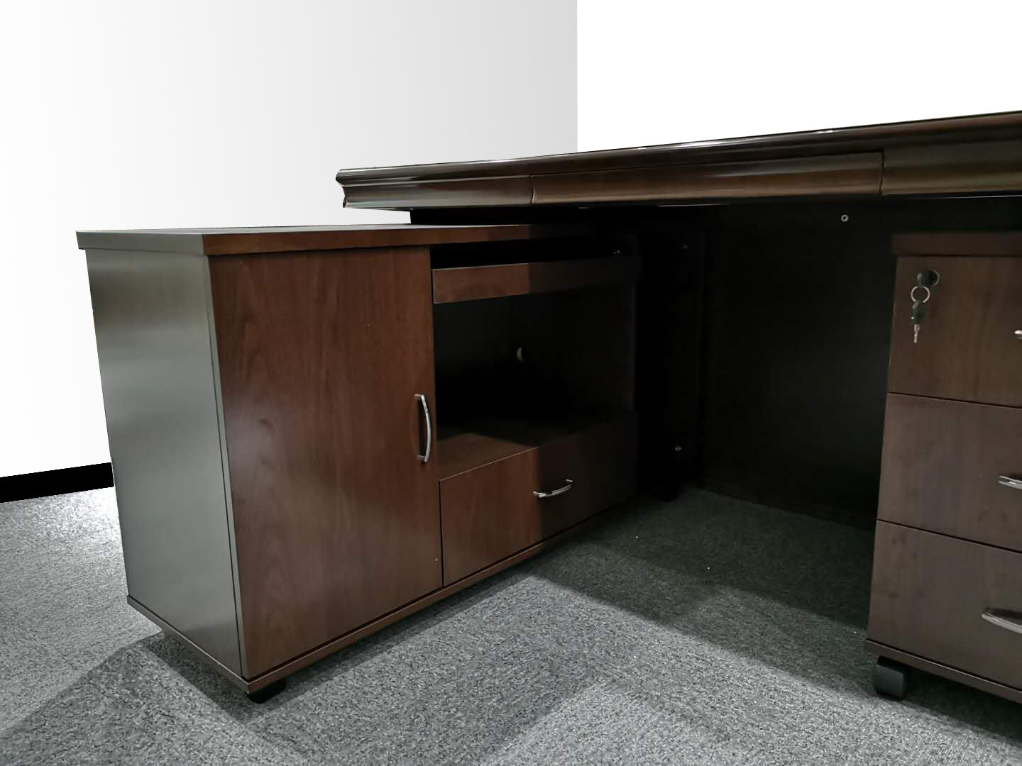 Classic luxury wooden office desk